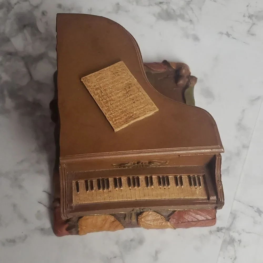 ‎Piano Decor with Fall Leaves